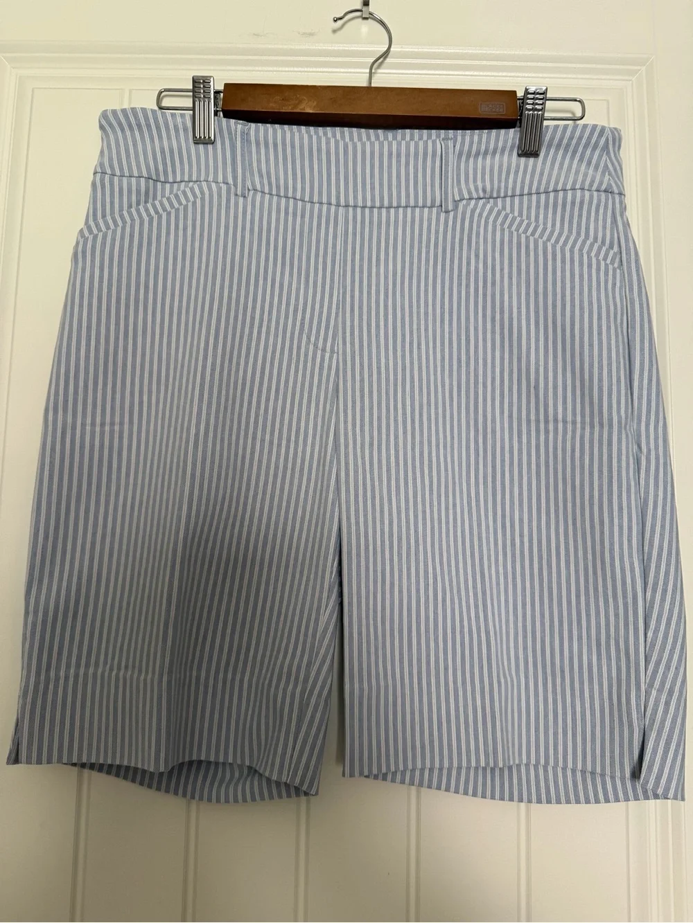 Hilary Radley Light Blue & White Striped Women's Flat Front Shorts Never Worn